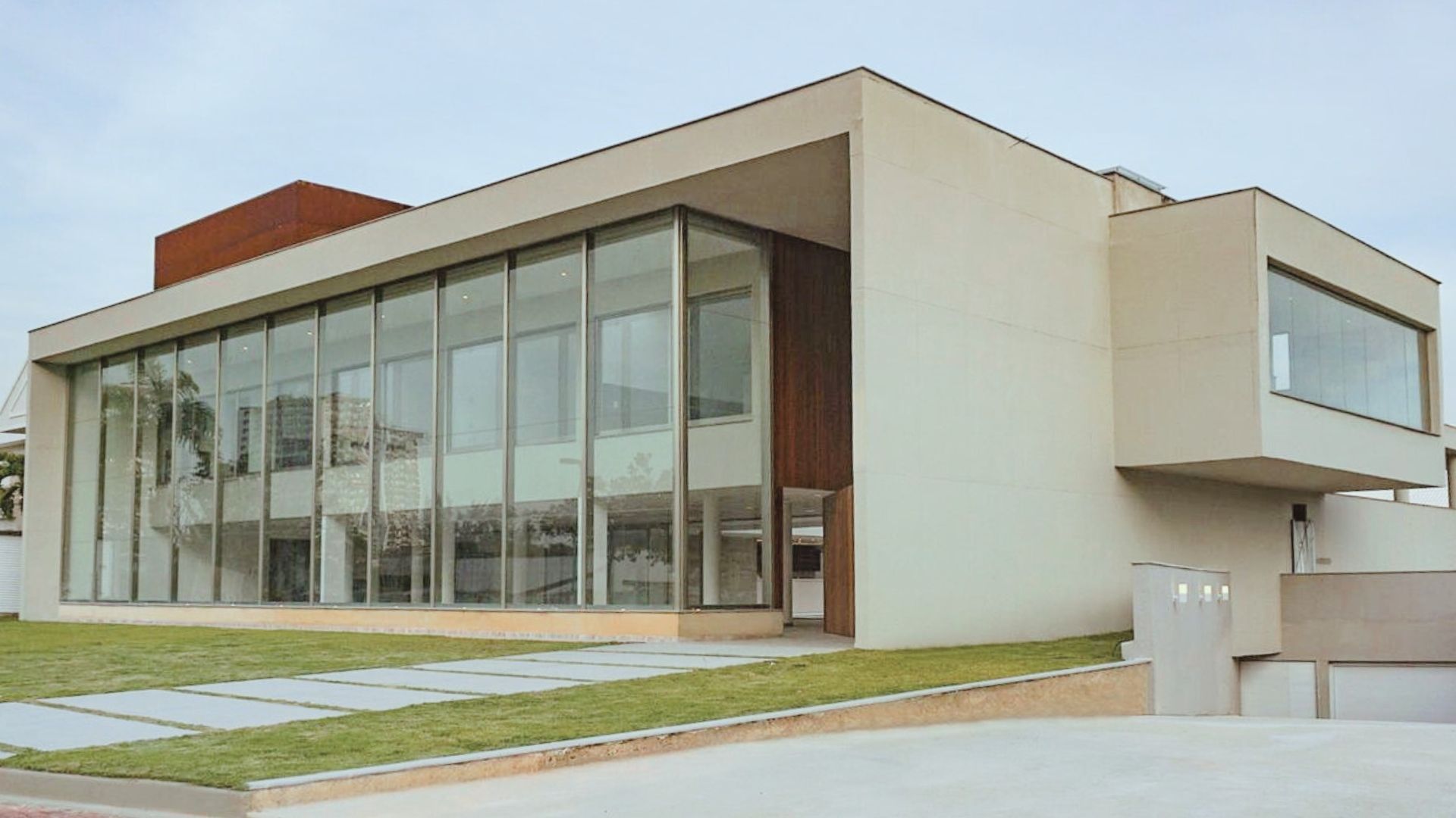 EXEC FRAMES SITE (2).jpg