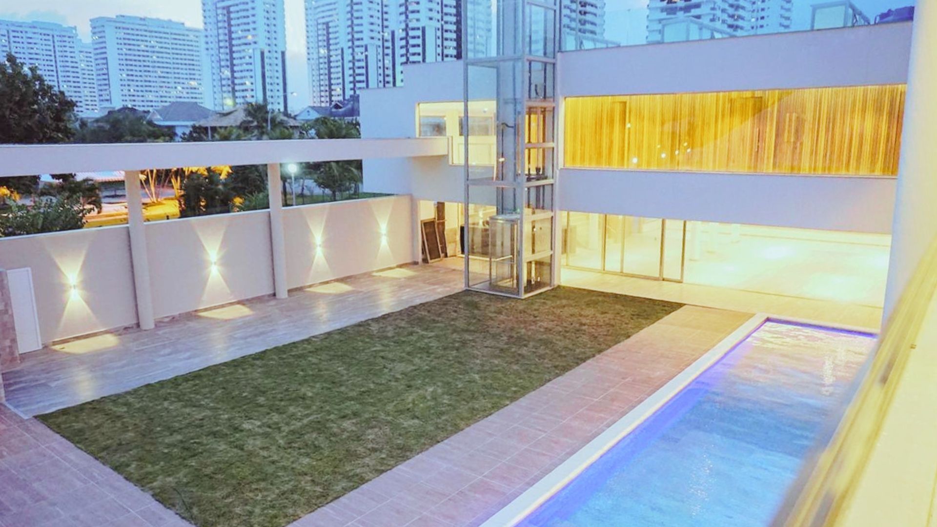 EXEC FRAMES SITE (12).jpg