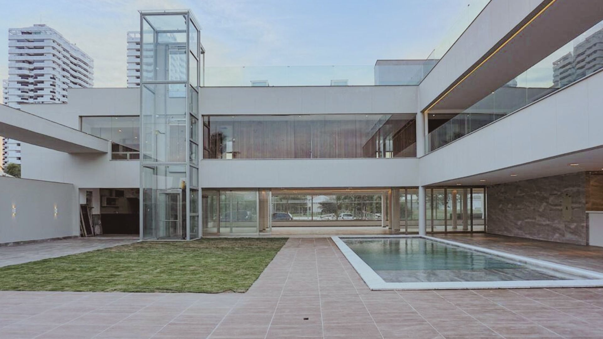 EXEC FRAMES SITE (24).jpg