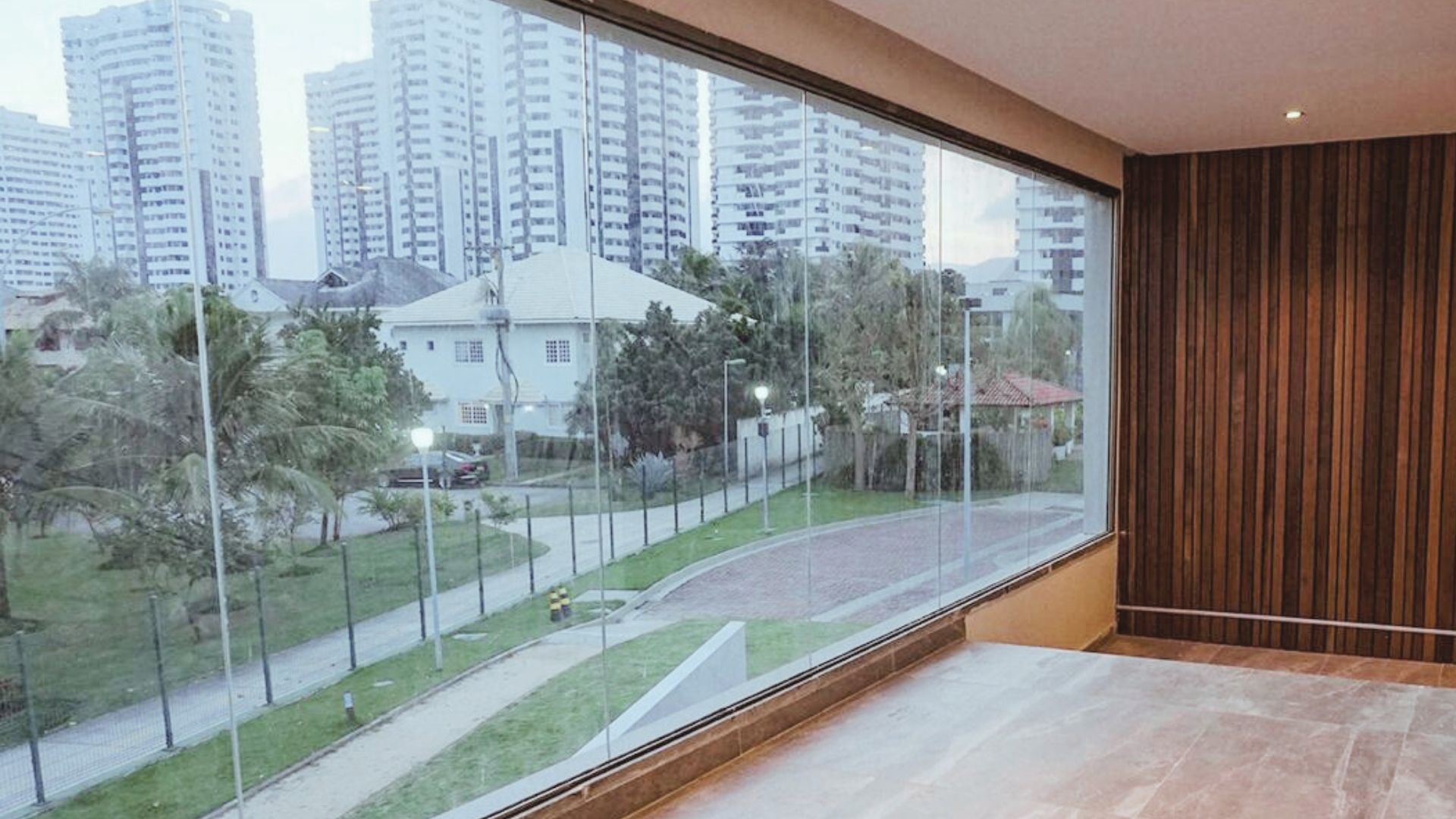 EXEC FRAMES SITE (30).jpg