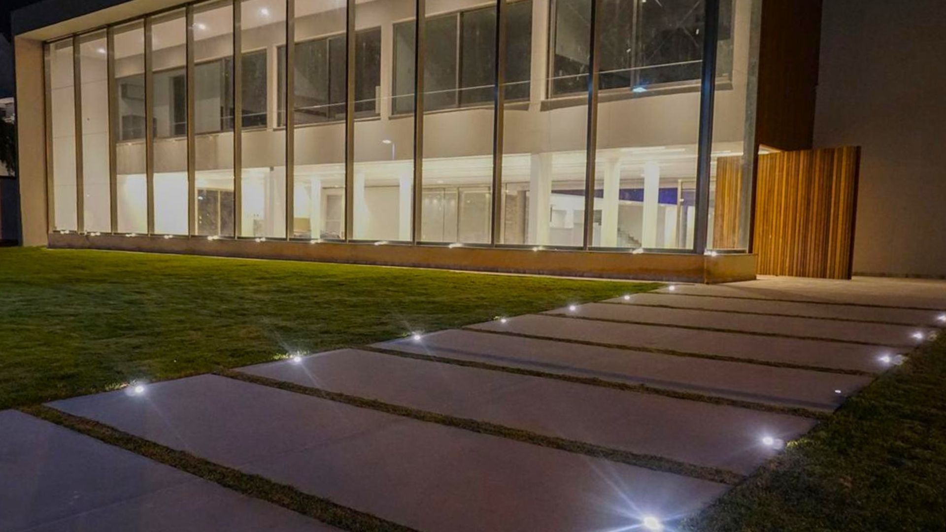 EXEC FRAMES SITE (32).jpg